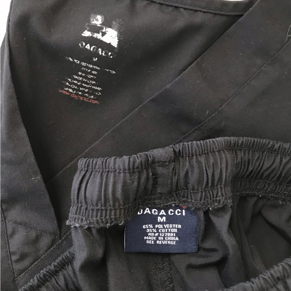 Dagacci Black Scrub Pants and Shirt - Picture 2 of 2